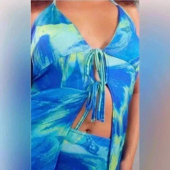 PrettyLittleThings Women’s Blue Abstract Floral Burn Out Printed Top Size 8 - Picture 7 of 7